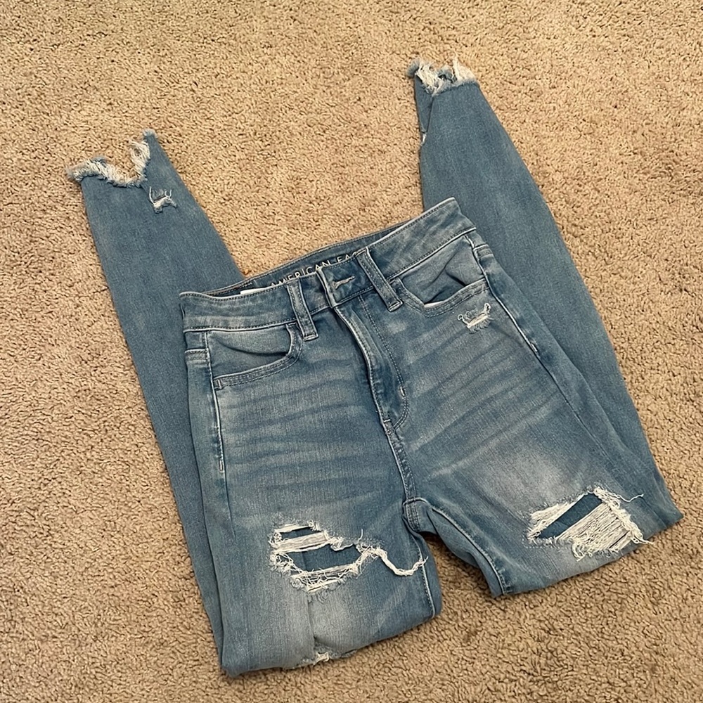American Eagle Super Hi-Rise Jegging Size 00 Distressed